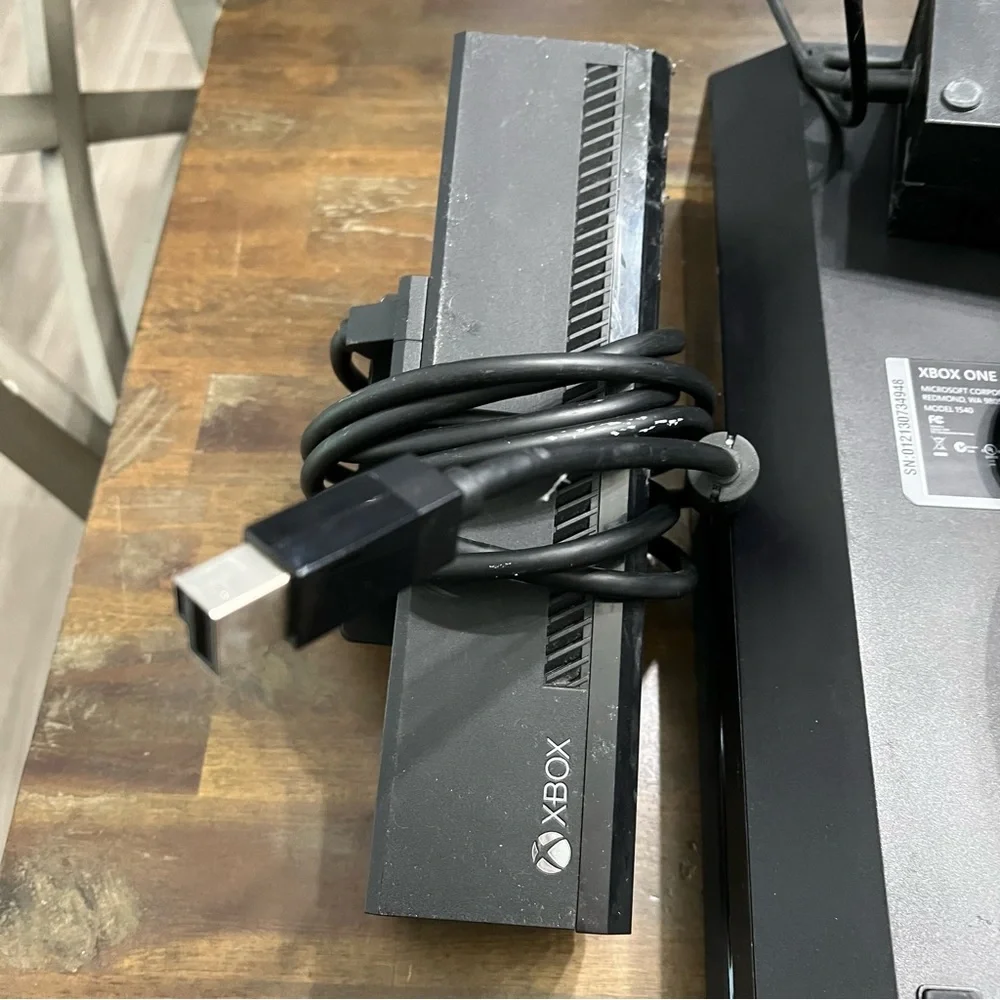 Xbox One Kinect bundle with one controller